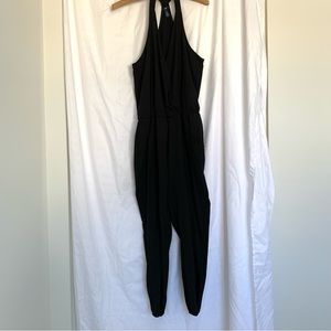 Gap sleeveless v jumpsuit